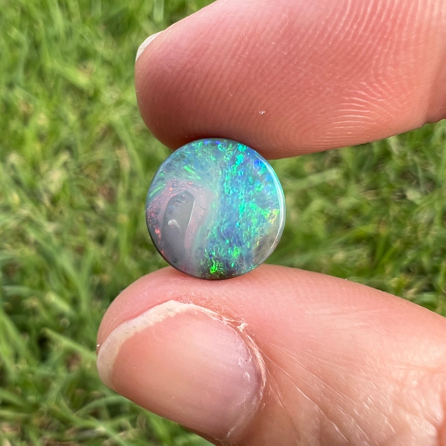 2.84 Ct small circle boulder opal