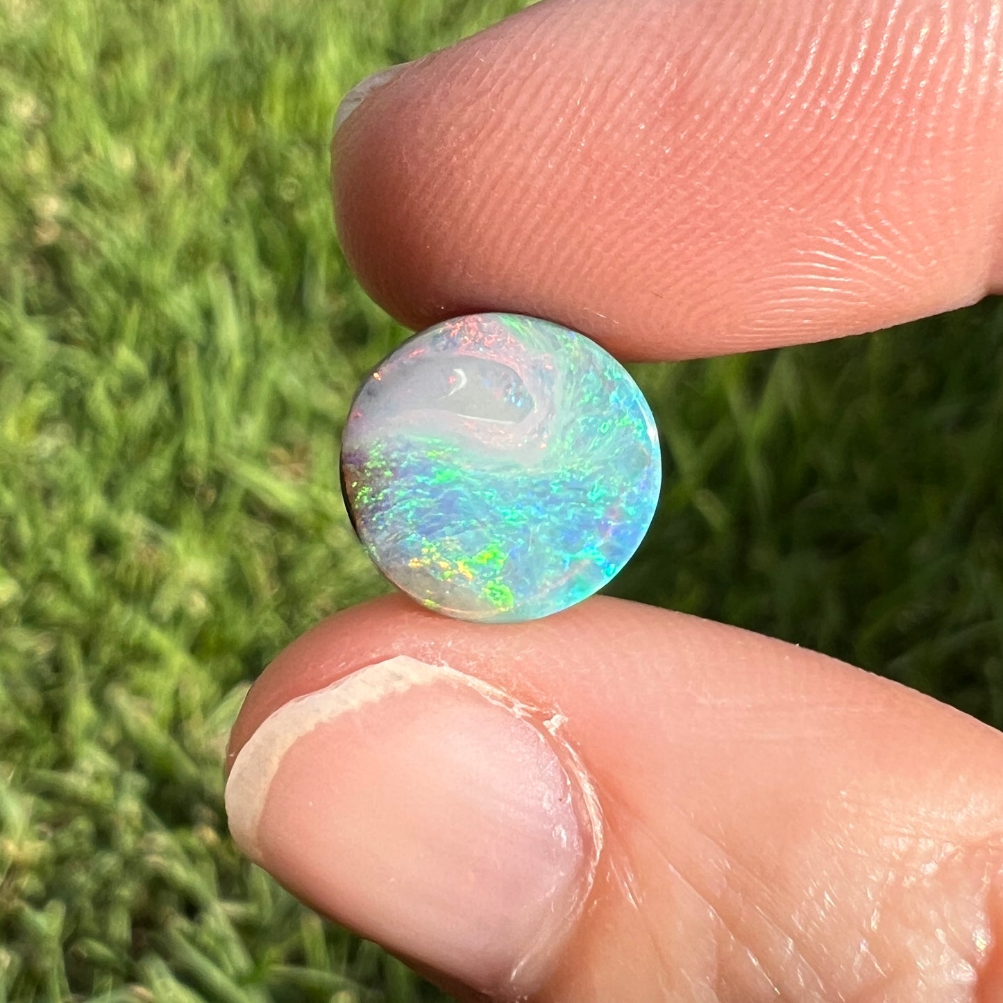 2.84 Ct small circle boulder opal