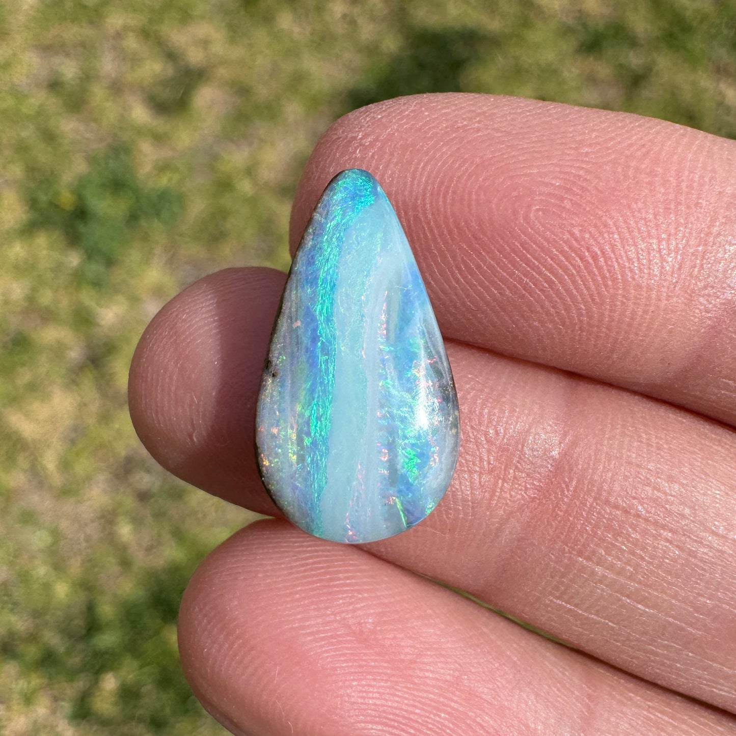 5.56 Ct teardrop boulder opal