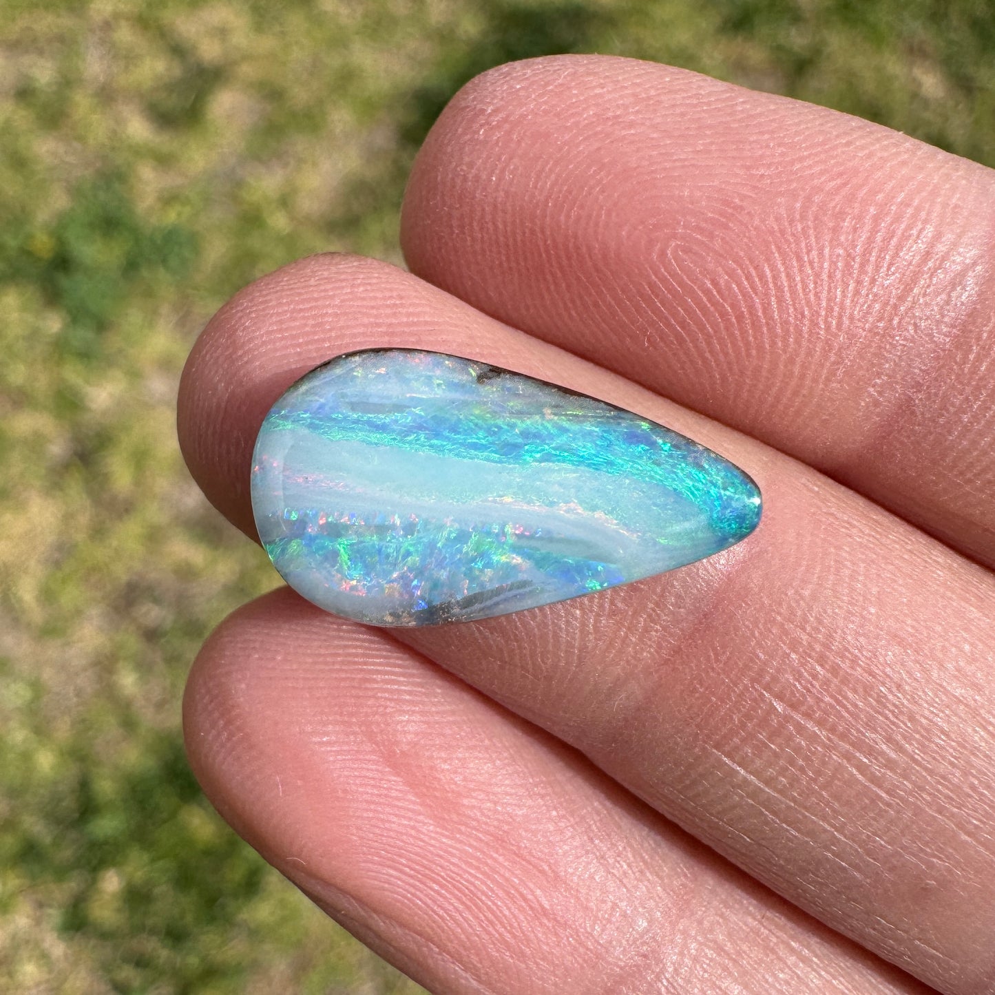 5.56 Ct teardrop boulder opal