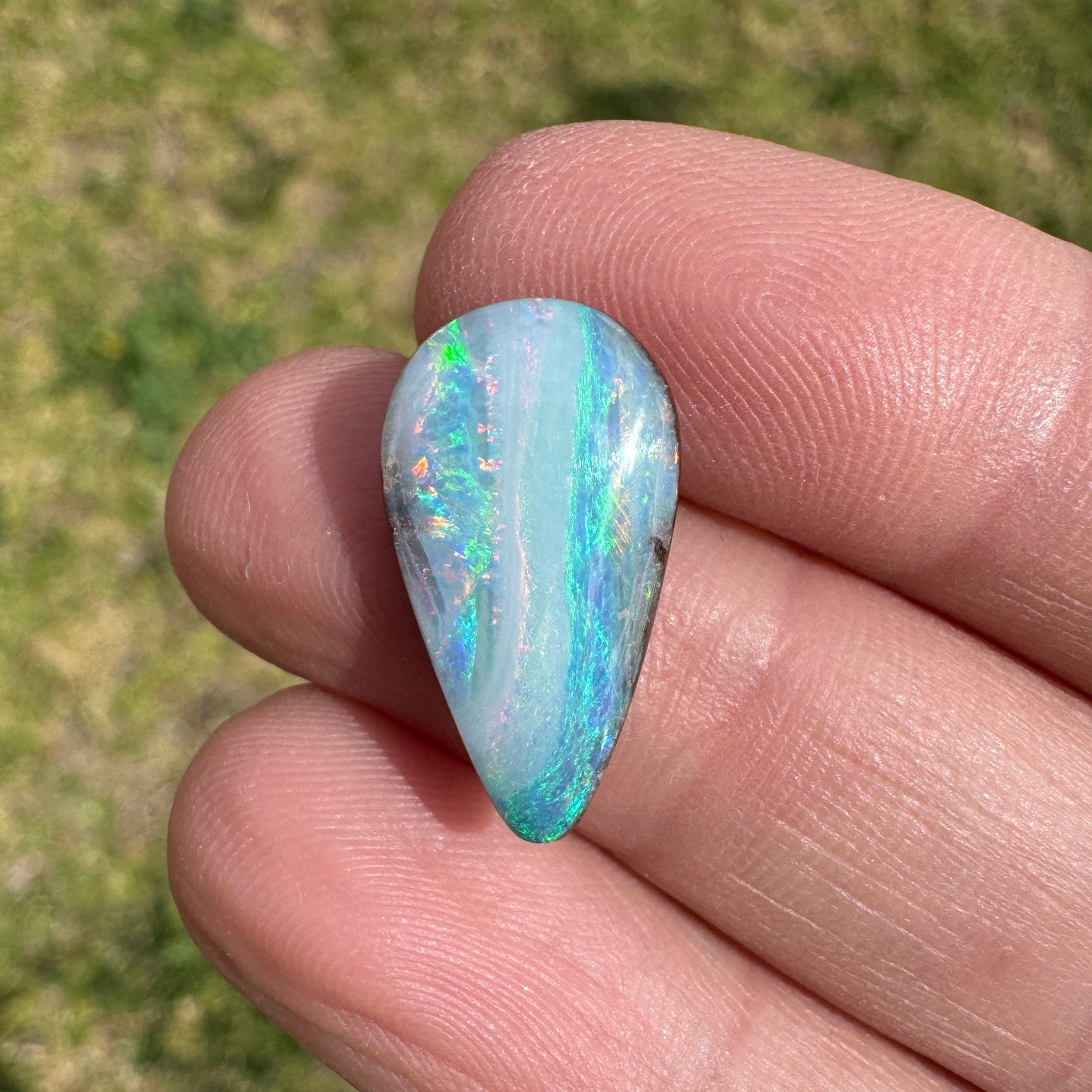 5.56 Ct teardrop boulder opal