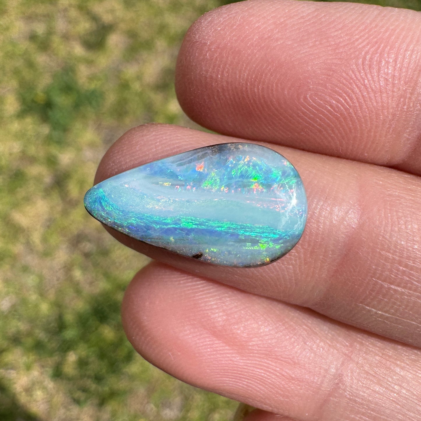 5.56 Ct teardrop boulder opal