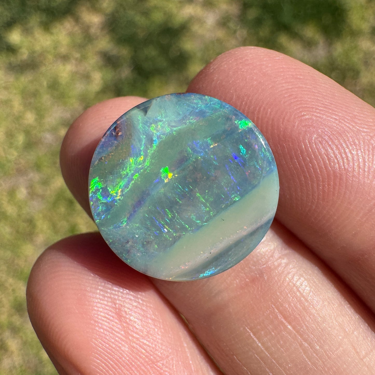 8.56 Ct green circle boulder opal
