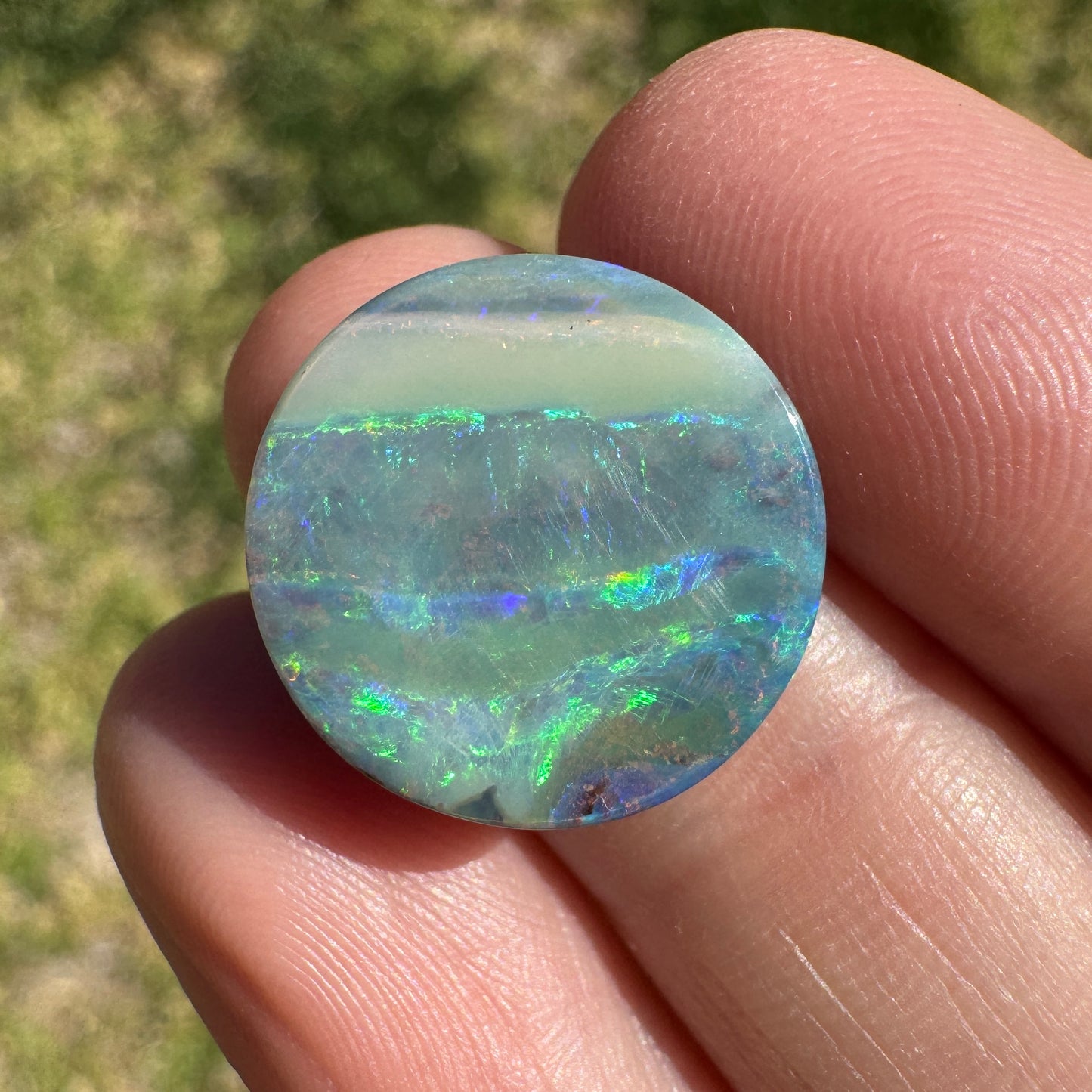 8.56 Ct green circle boulder opal