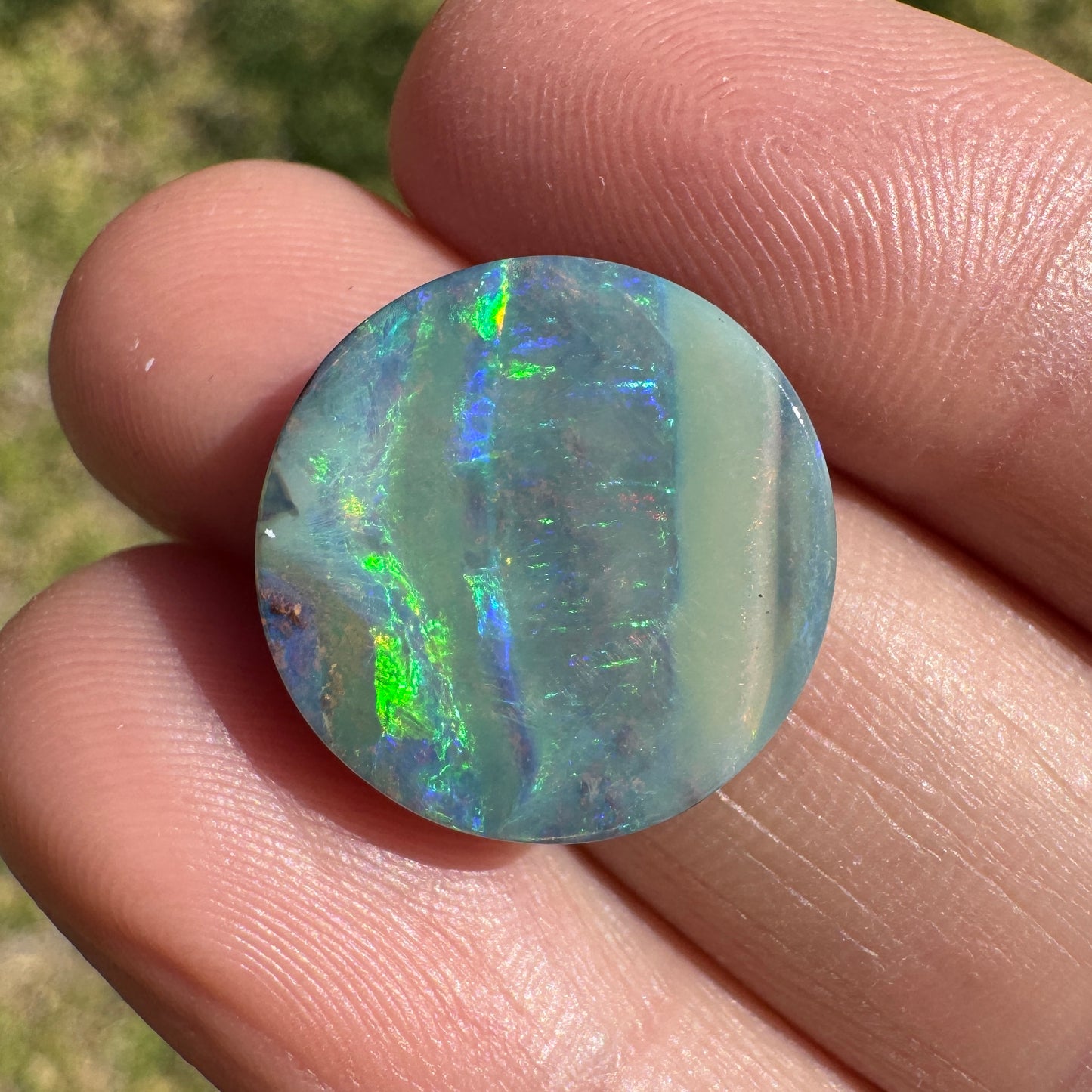 8.56 Ct green circle boulder opal