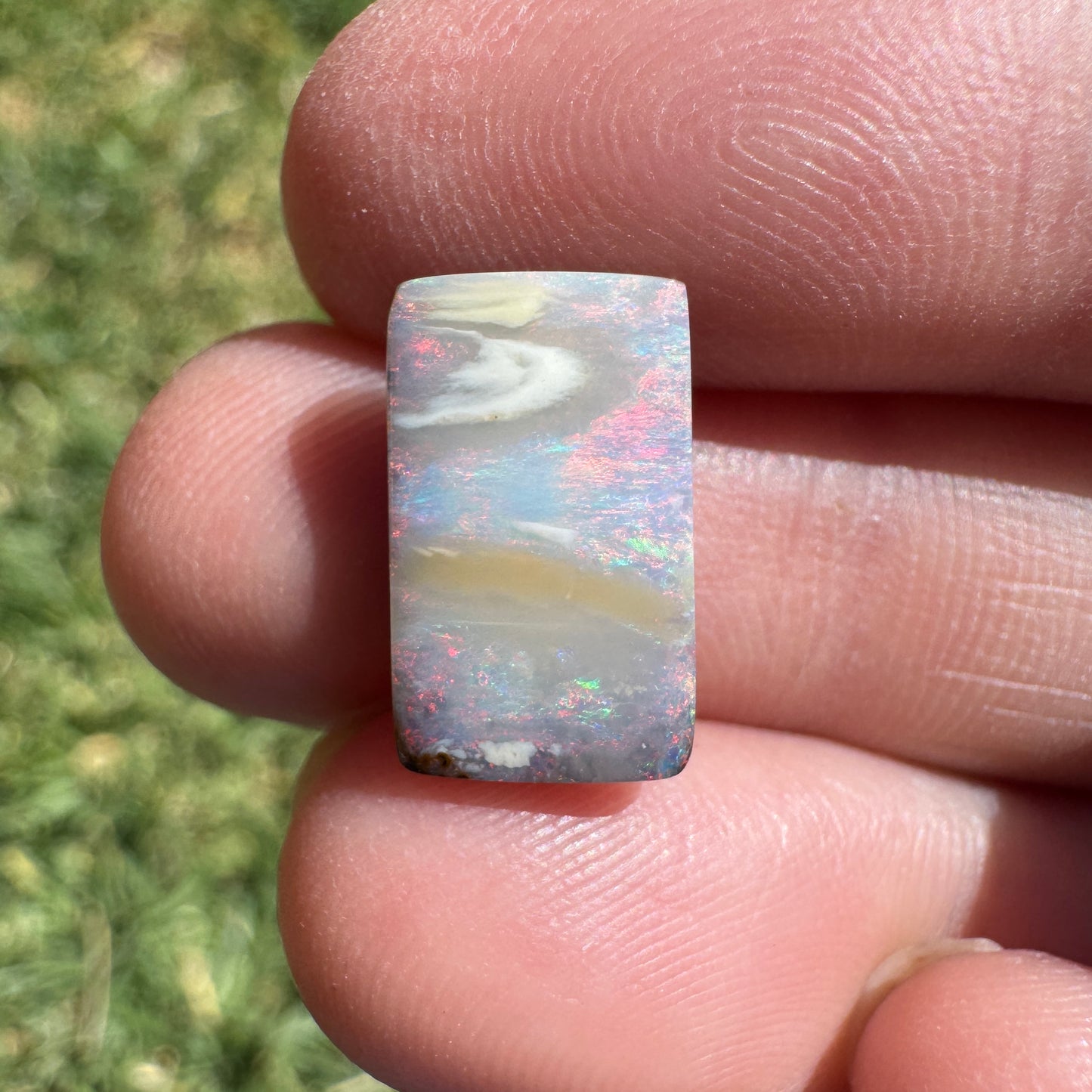 3.53 Ct swirly boulder opal