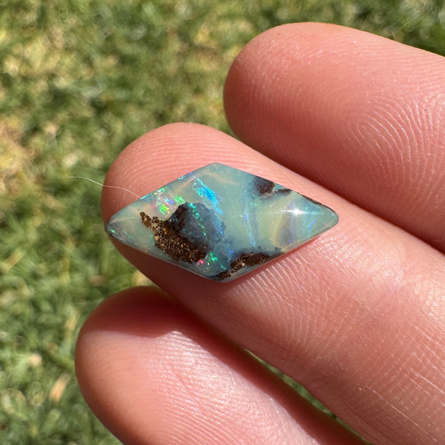 2.76 Ct small boulder opal