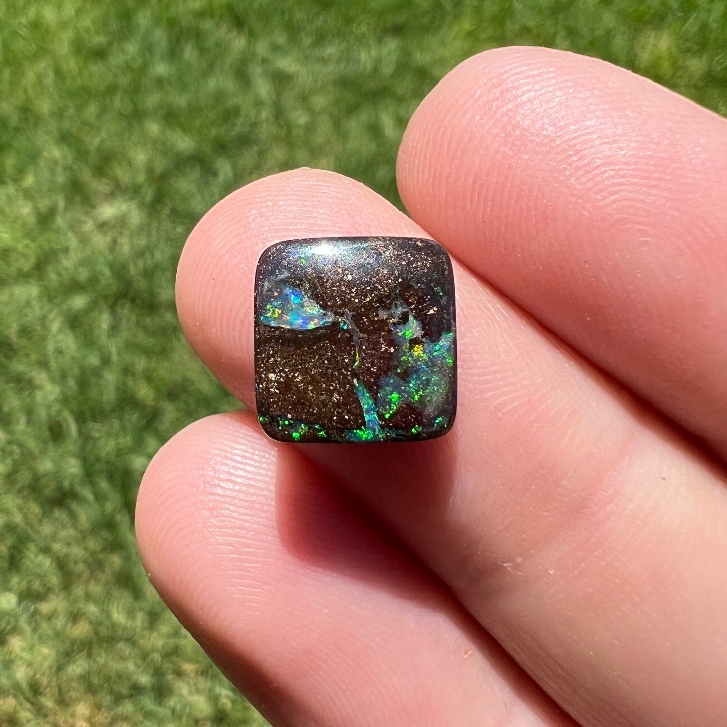 3.67 Ct small boulder opal