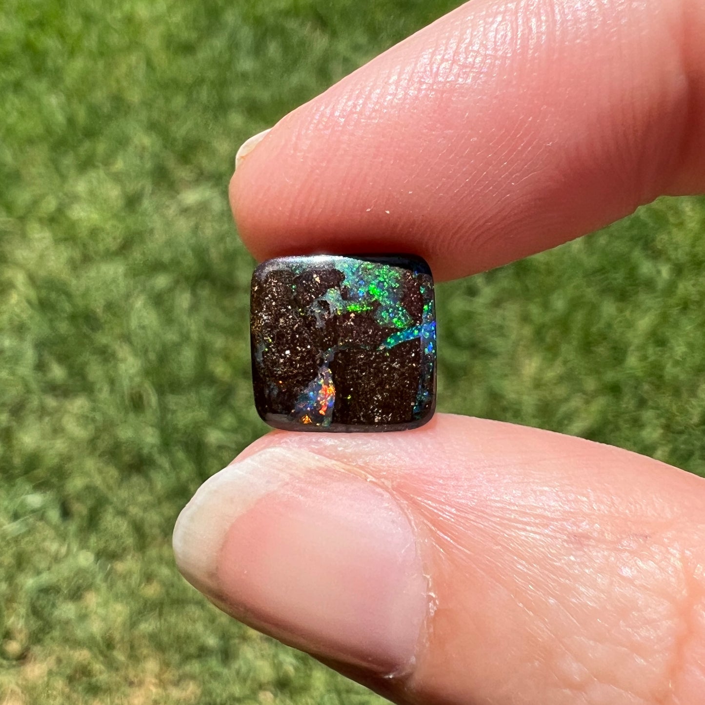 3.67 Ct small boulder opal