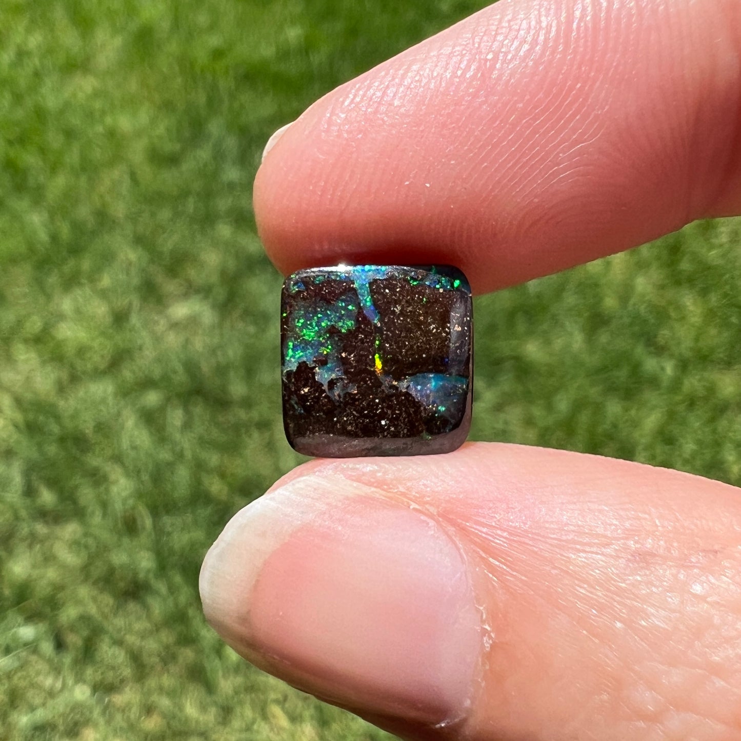 3.67 Ct small boulder opal