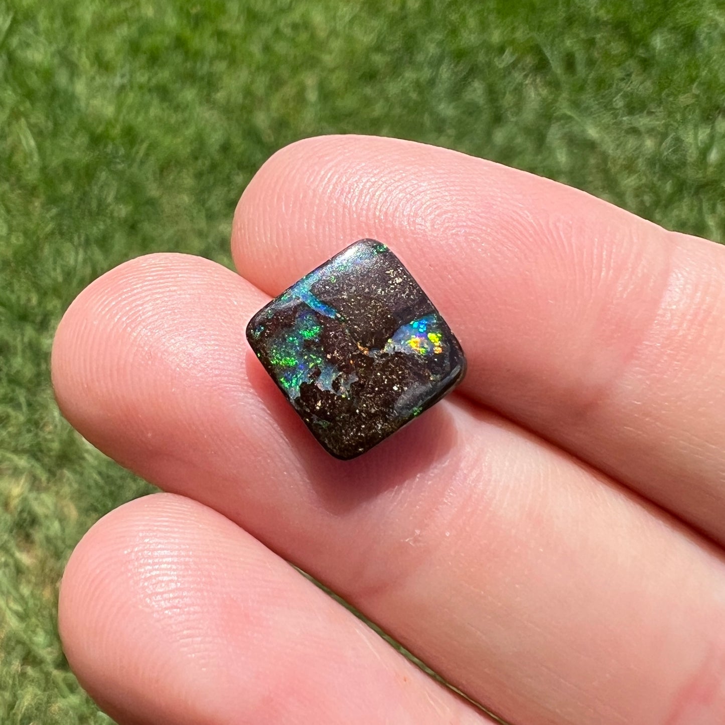 3.67 Ct small boulder opal