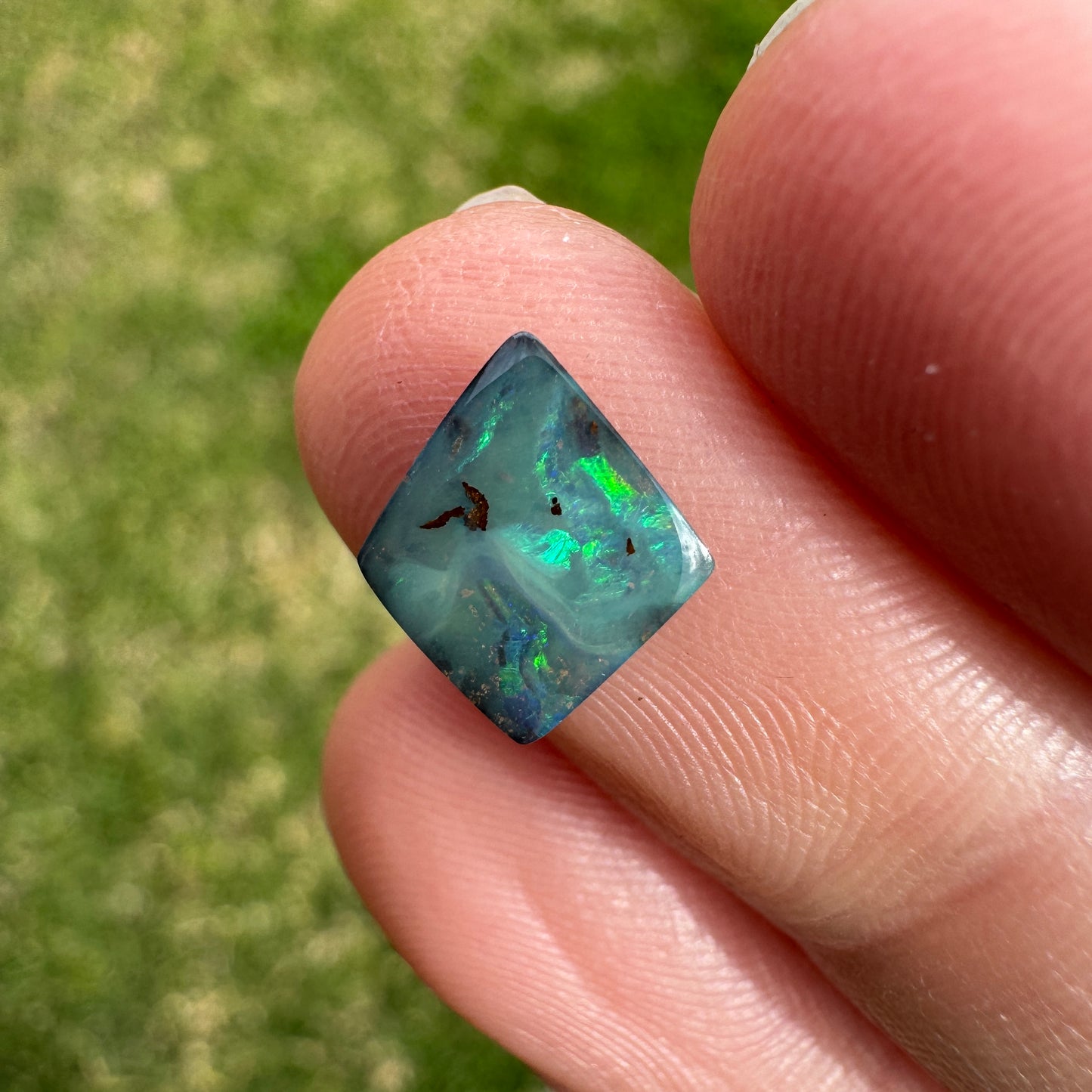 0.95 Ct small boulder opal