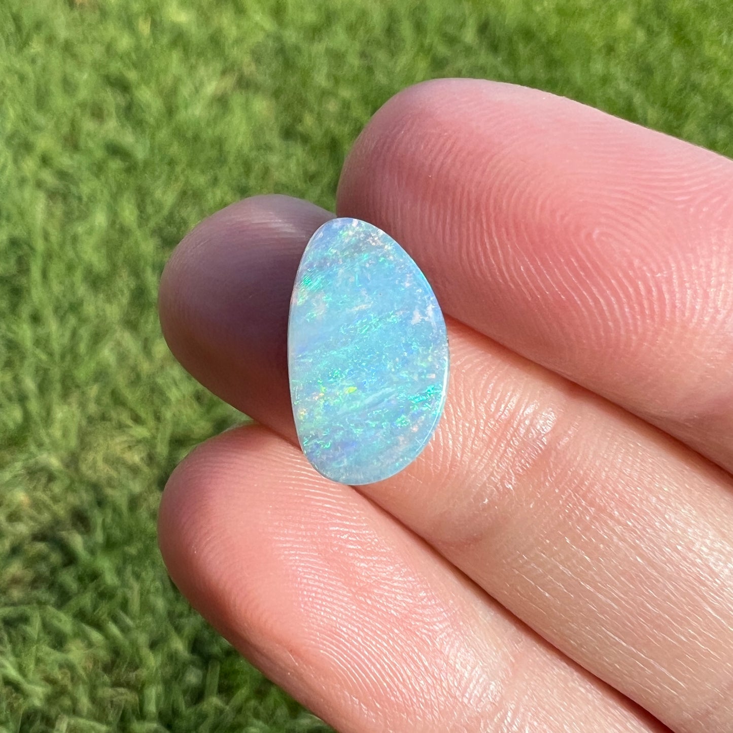 3.89 Ct light pink and green boulder opal